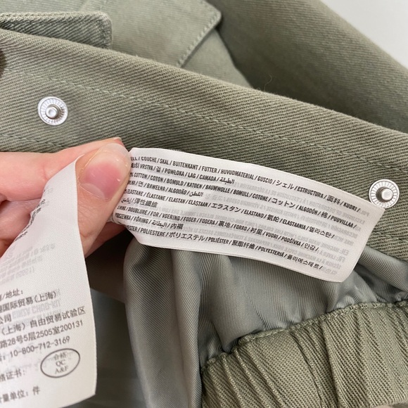 NWT Abercrombie & Fitch Khaki Olive Green Cropped Collared Button Utility Jacket - Picture 12 of 13